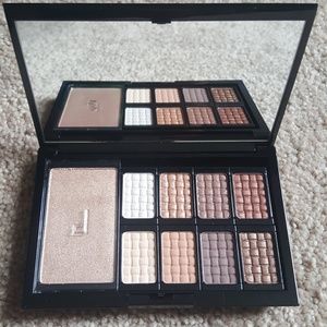 Doucce eyeshadow palette
